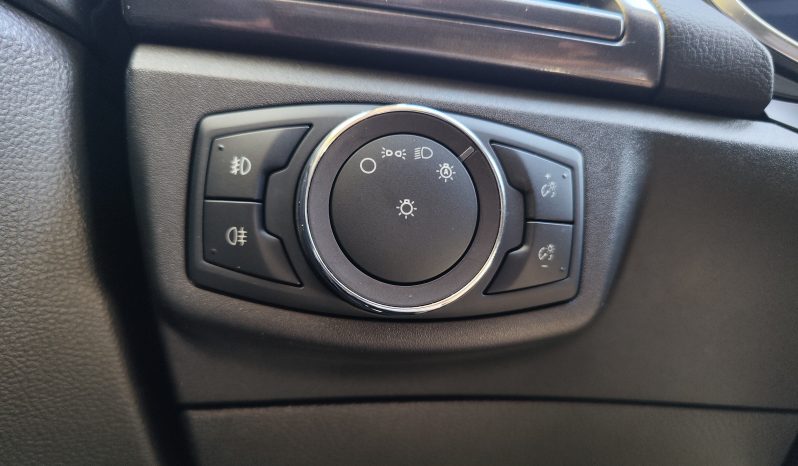 FORD Mondeo Sedán 2.0 HEV Titanium lleno